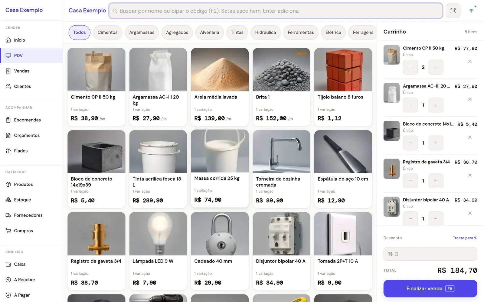 Tela do PDV com o carrinho de uma venda de material de construção: cimento, argamassa, bloco de concreto, registro e disjuntor, total de R$ 184,70, e grade de produtos com foto.
