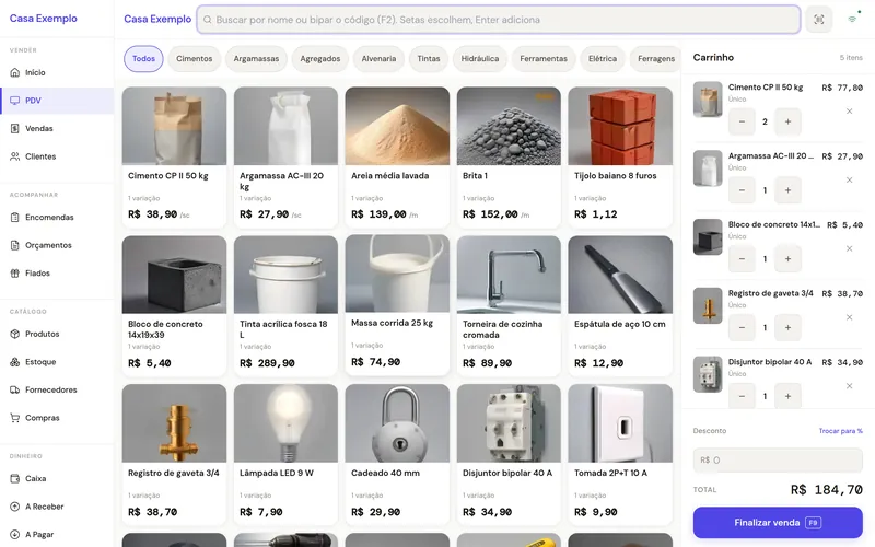 Tela do PDV com o carrinho de uma venda de material de construção: cimento, argamassa, bloco de concreto, registro e disjuntor, total de R$ 184,70, e grade de produtos com foto.