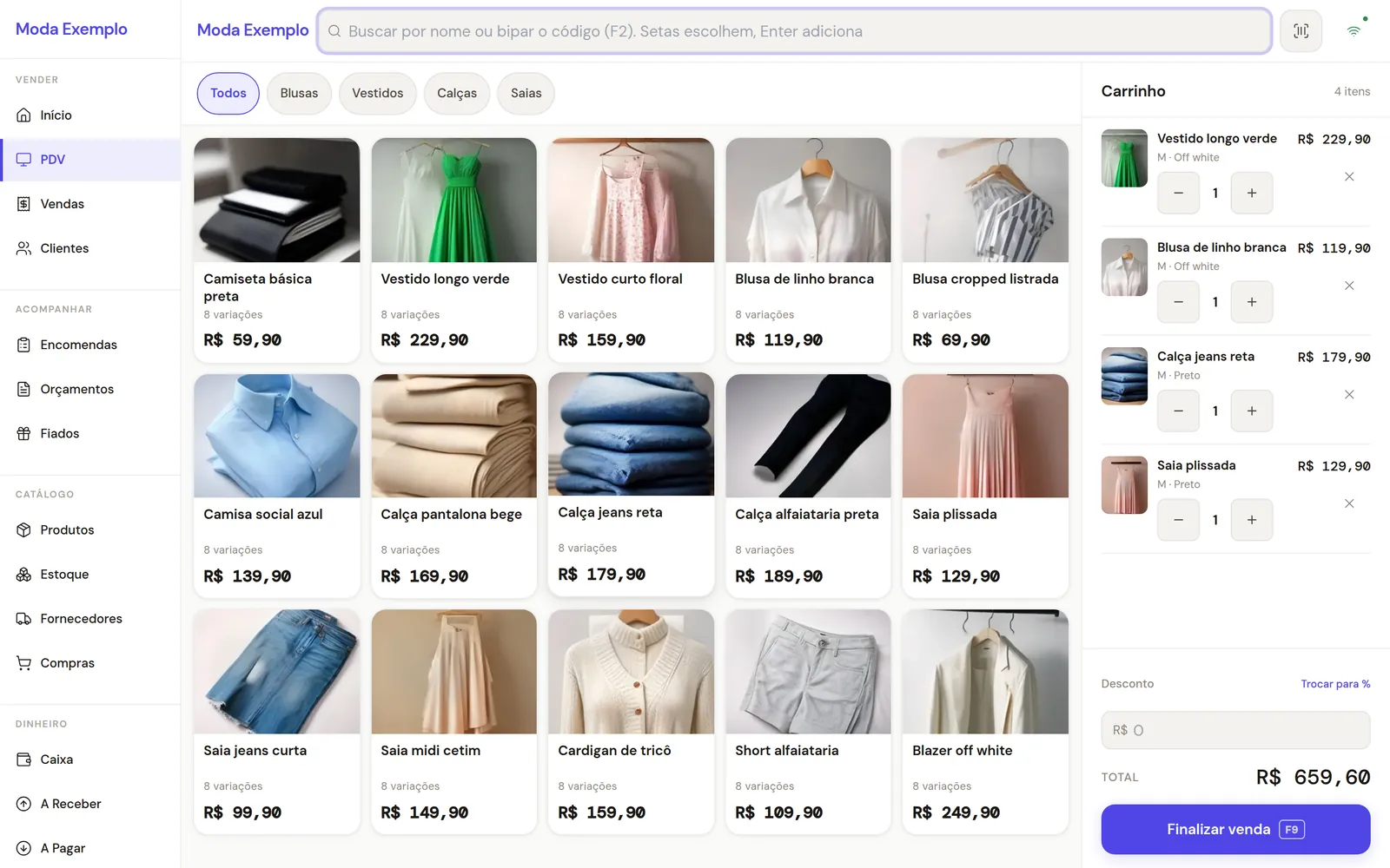 Tela do PDV de uma loja de roupa feminina: grade de vestidos, blusas, calças e saias com foto, e carrinho com quatro peças em tamanho e cor, total de R$ 659,60.